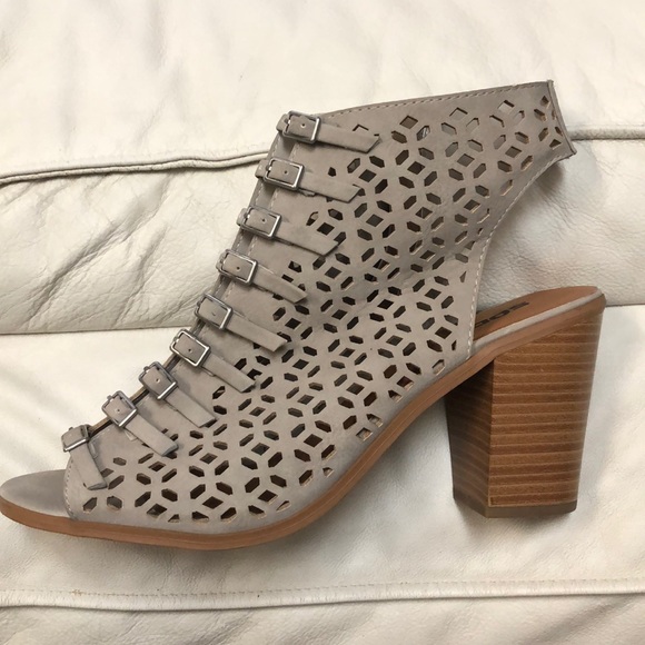 Neutral light grey/bone Chunky Heels with buckles - Picture 7 of 7